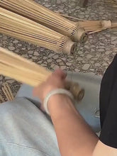 Carica e avvia il video nel visualizzatore di galleria, Scheletro/telaio di ombrello in bambù semi-lavorato fatto a mano di diverse dimensioni (Dia.56cm-100cm) e stili (A&B) Personalizzabile