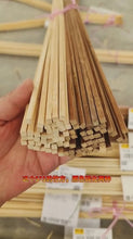 Carica e avvia il video nel visualizzatore di galleria, Dimensioni Varie 0.5-1.0cm 2 colori L160cm / 63" Listelli/Strisce di Bambù Quadrate per Progetti Fai-da-te