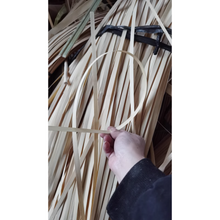 Carica l&#39;immagine nel visualizzatore di Gallery, Complete size length:195cm/77&quot; Bamboo Strips/Flats for Weaving and other handicraft making
