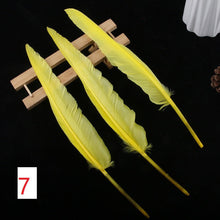 Carica l&#39;immagine nel visualizzatore di Gallery, L/R/W 30-35 cm White and other colors goose primary feathers for arrow fletching or feather pen/fan Wholesale Amounts
