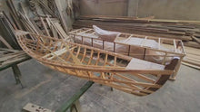 Carica e avvia il video nel visualizzatore di galleria, Handmade L1.5-4.0Meter W0.4-1.0Meter European-style landscape wooden boats and be customized
