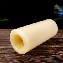 Cargar imagen en el visor de la galería, Anillo de hueso de camello natural de diámetro variable (1,8-2,3 cm) para la elaboración de joyas, anillos o accesorios para pipas.
